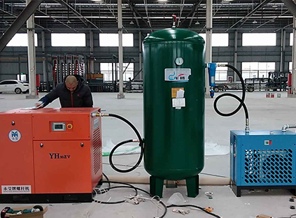 Screw type air compressor oil leakage fault judgment and elimination method